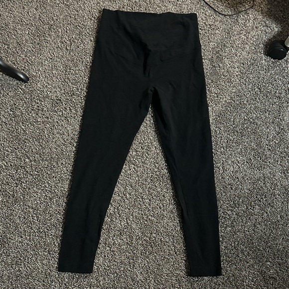 Old Navy 4 way stretch maternity leggings size medium - Picture 2 of 6